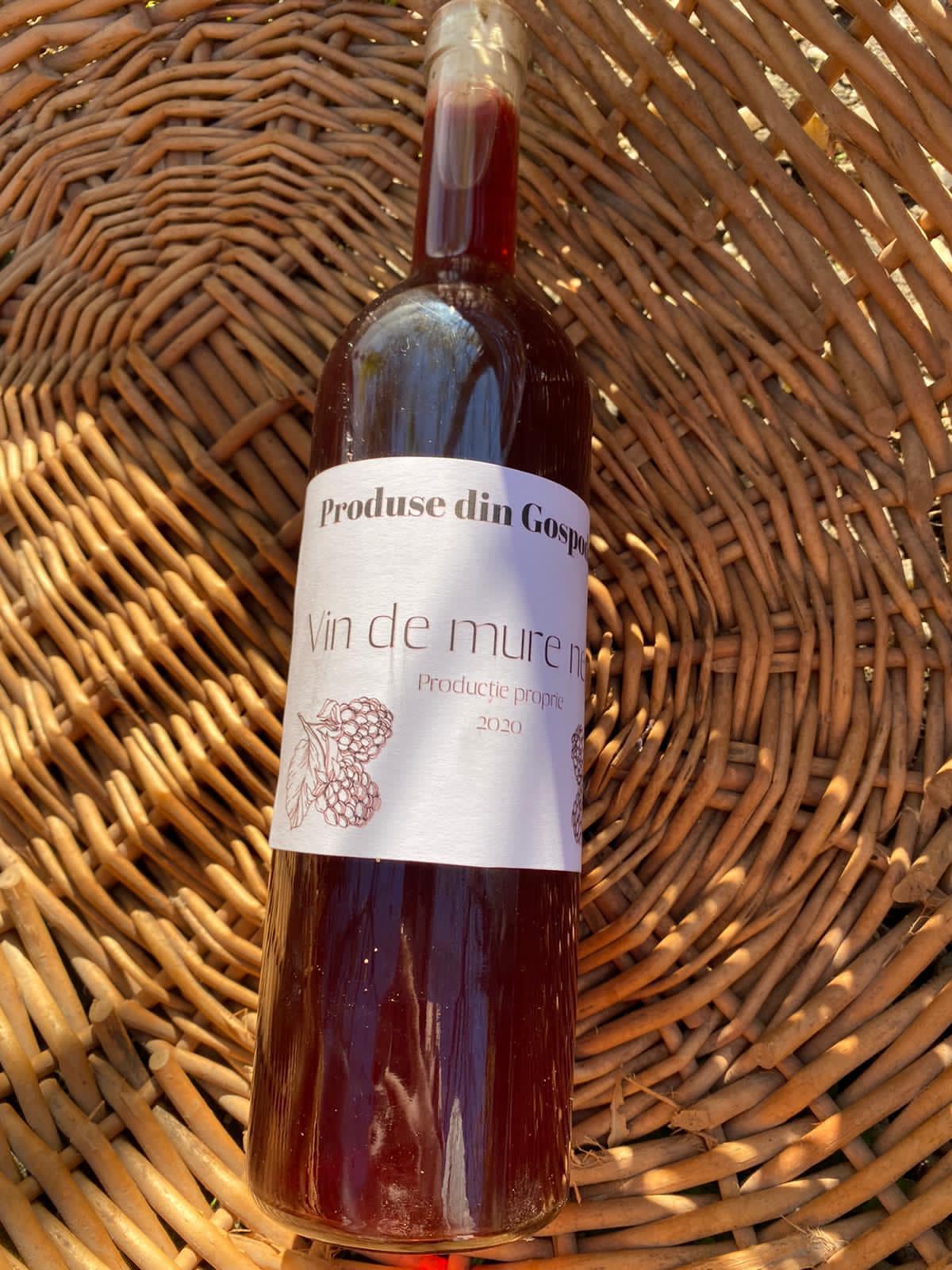 May be an image of bottle and text that says 'Produse din Gospo Vin de mure Productie proprie 2020'